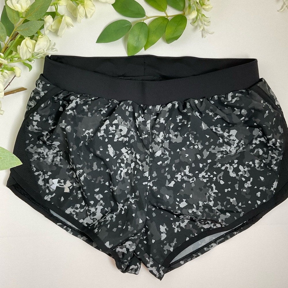 Under Armor Women Sport Shorts Play Ups Black & Gray Sz S Loose Fit‎ Used gently